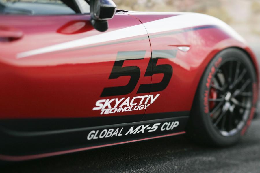  Mazda MX-5 Miata Cup Race Car Concept 2014 года  (фото 10 из 28)
